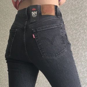 New Levi’s 501 black denim high waisted jeans 🔥